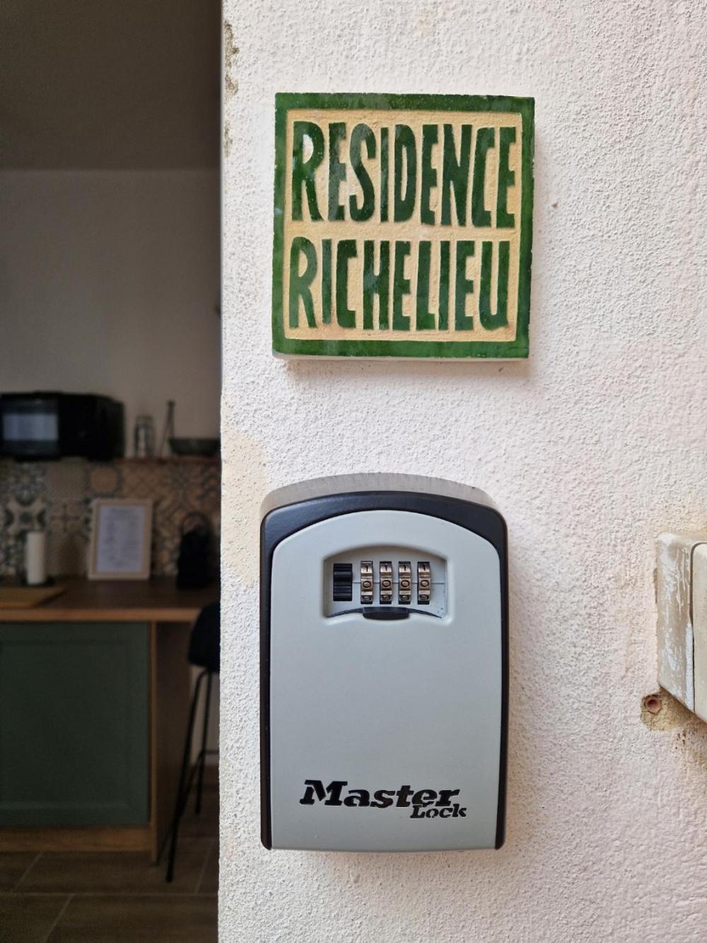 מונטובן Residence Richelieu מראה חיצוני תמונה